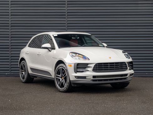 Certified 2021 Porsche Macan image 10
