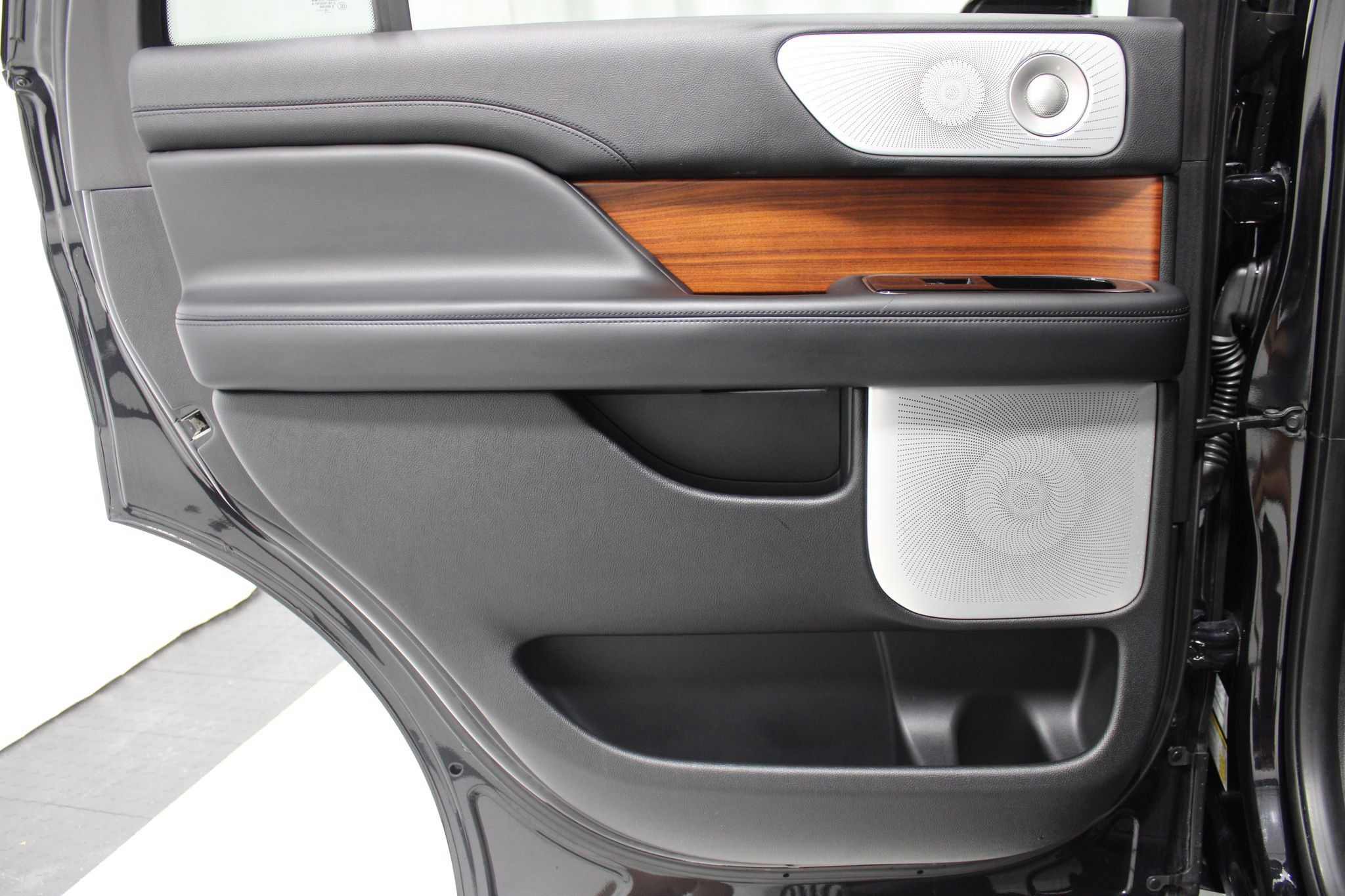 Used 2019 Lincoln Navigator Reserve AWD/4WD image 15