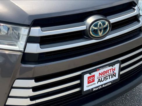 Used 2017 Toyota Highlander XLE image 29