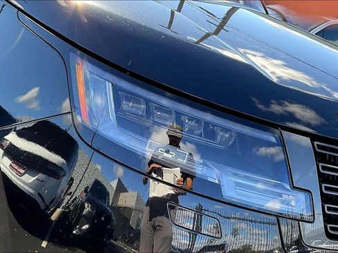 Used 2023 Land Rover Range Rover Long Wheelbase SE image 30