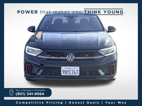 Used 2022 Volkswagen Jetta GLI Autobahn image 2