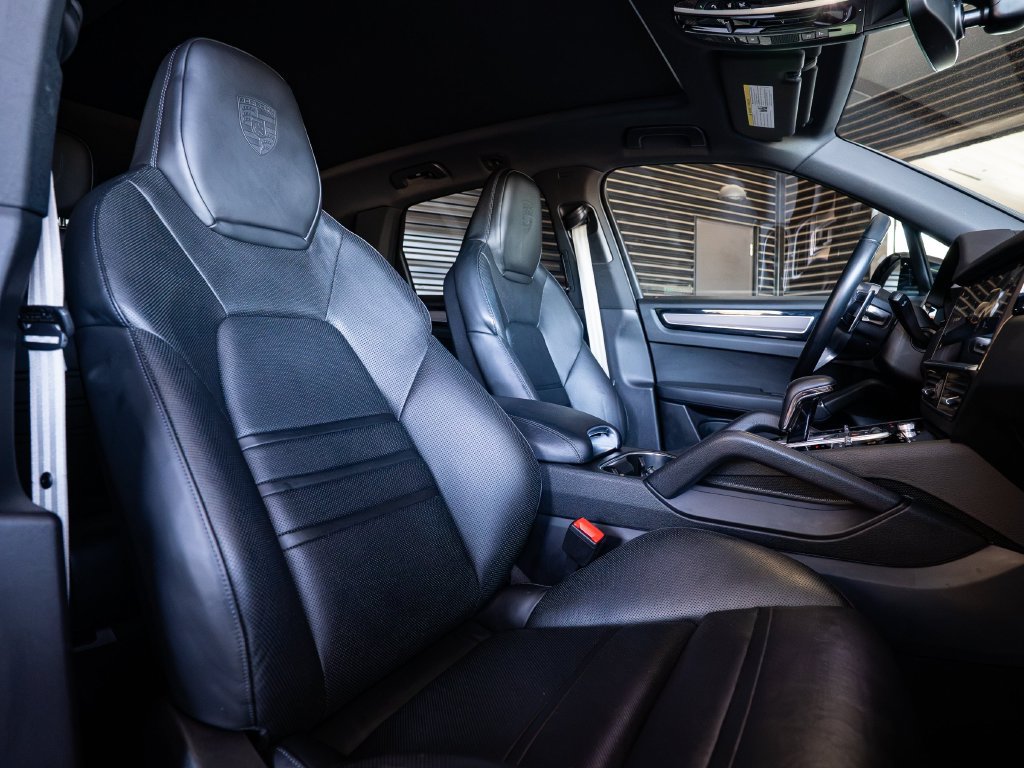 Certified 2023 Porsche Cayenne Platinum Edition AWD/4WD image 29