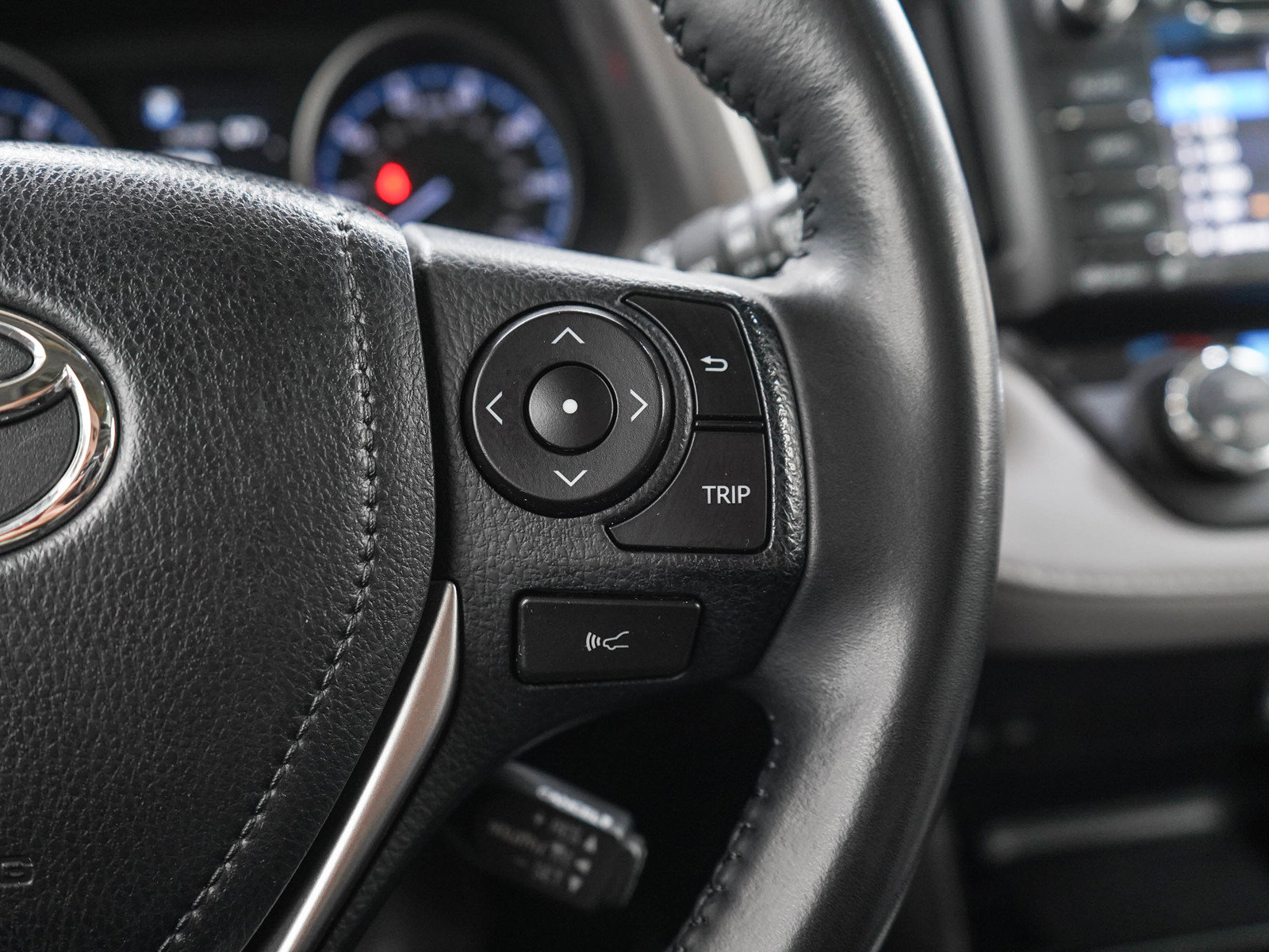 Used 2018 Toyota RAV4 XLE AWD/4WD image 26