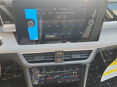 New 2025 Volkswagen Taos SE image 10