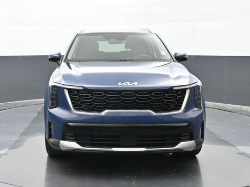 Used 2024 Kia Sorento EX w/ Panoramic Sunroof Package image 3