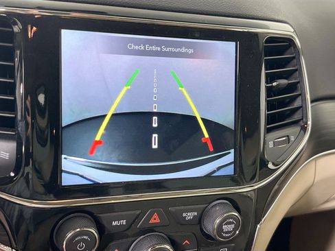 Used 2021 Jeep Grand Cherokee Limited AWD/4WD image 14