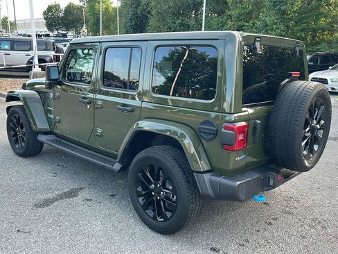 Used 2023 Jeep Wrangler Unlimited Sahara w/ Cold Weather Group AWD/4WD image 3
