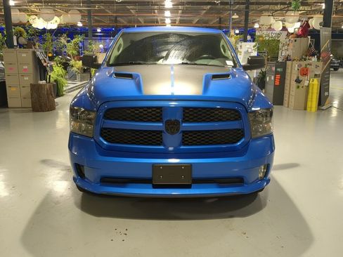 Used 2019 RAM 1500 Express w/ Express Value Package image 3