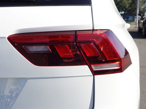 Used 2022 Volkswagen Tiguan SE R-Line image 6