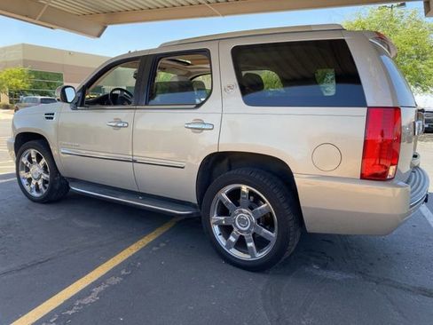 Used 2008 Cadillac Escalade AWD image 2