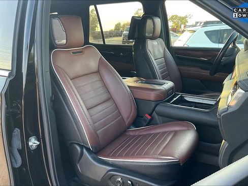 Used 2023 GMC Yukon Denali Ultimate image 7