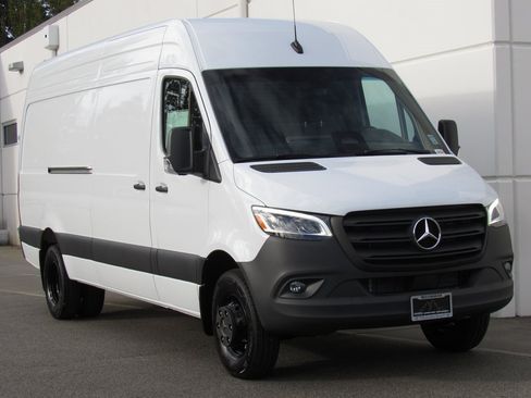 New 2025 Mercedes-Benz Sprinter 4500 image 2