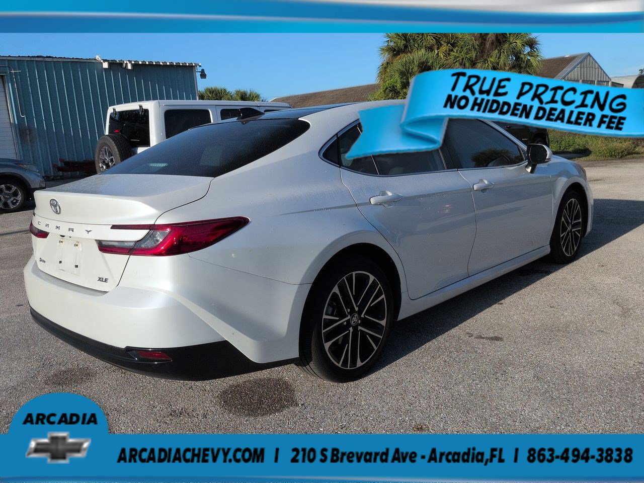 Used 2025 Toyota Camry XLE FWD image 3