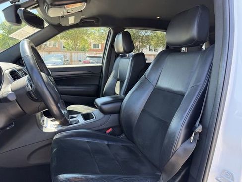 Used 2017 Jeep Grand Cherokee Altitude AWD/4WD image 12