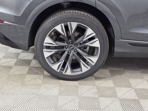 Certified 2025 Audi Q8 Premium Plus w/ Premium Plus Package AWD/4WD image 9