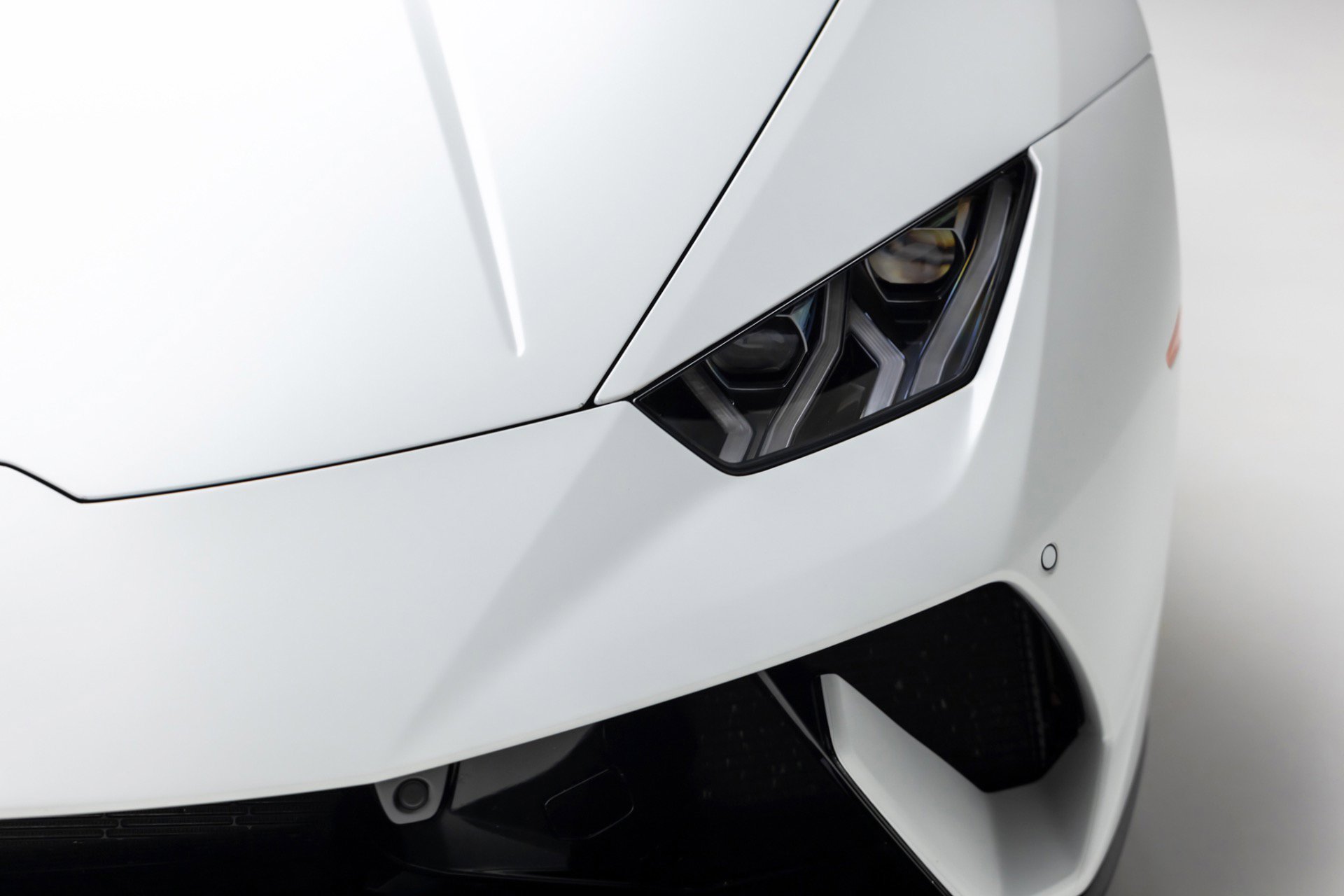 Used 2019 Lamborghini Huracan Performante AWD/4WD image 13