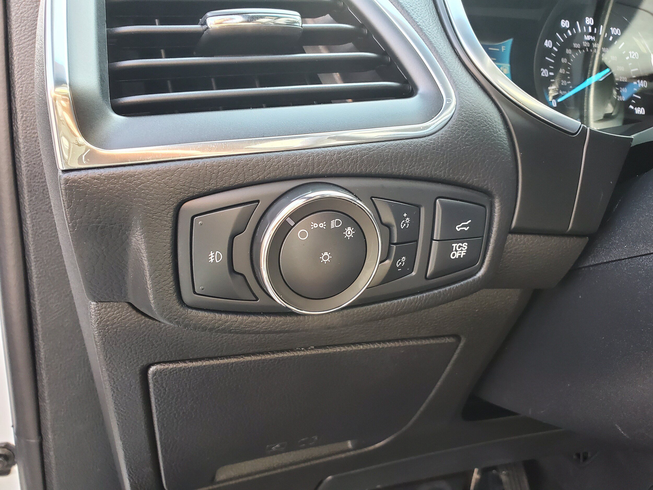 Used 2021 Ford Edge Titanium w/ Equipment Group 301A FWD image 16