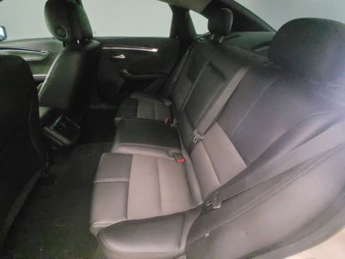 Used 2014 Chevrolet Impala LT w/ Convenience Package image 18