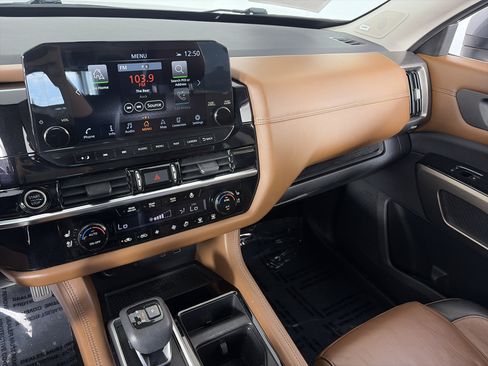 Used 2022 Nissan Pathfinder Platinum w/ Cargo Package AWD/4WD image 4