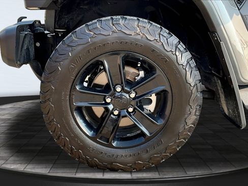 Used 2021 Jeep Wrangler Unlimited Sahara AWD/4WD image 36