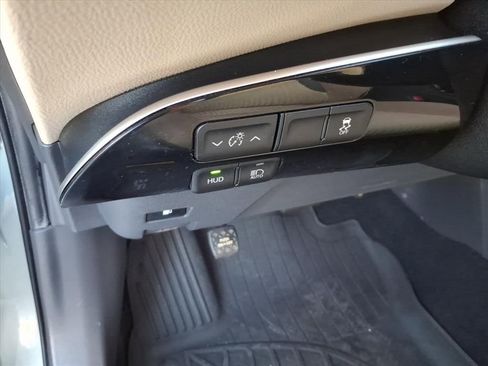 Used 2016 Toyota Prius Three image 27