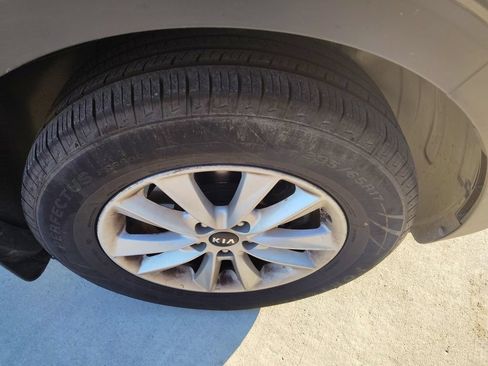 Used 2019 Kia Sorento FWD w/ LX Convenience Package image 17