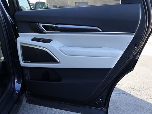 New 2025 Kia Telluride S image 12