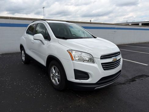 Used 2016 Chevrolet Trax LT w/ LT Sun and Sound Package FWD image 7