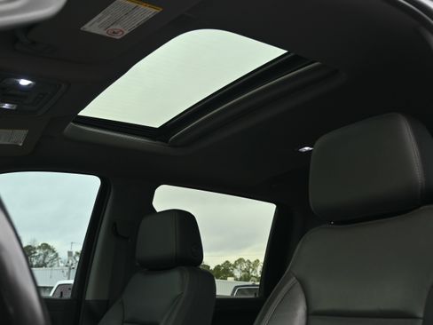 Used 2020 GMC Sierra 2500 SLT w/ SLT Premium Plus Package image 9