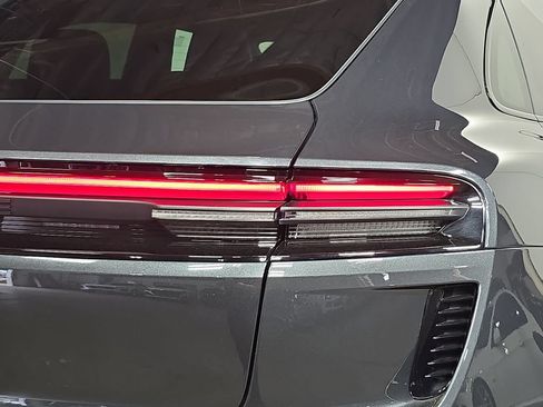 Certified 2025 Porsche Macan Turbo Electric AWD/4WD image 30