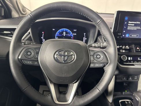 Used 2024 Toyota Corolla Cross XLE w/ Convenience Package AWD/4WD image 22