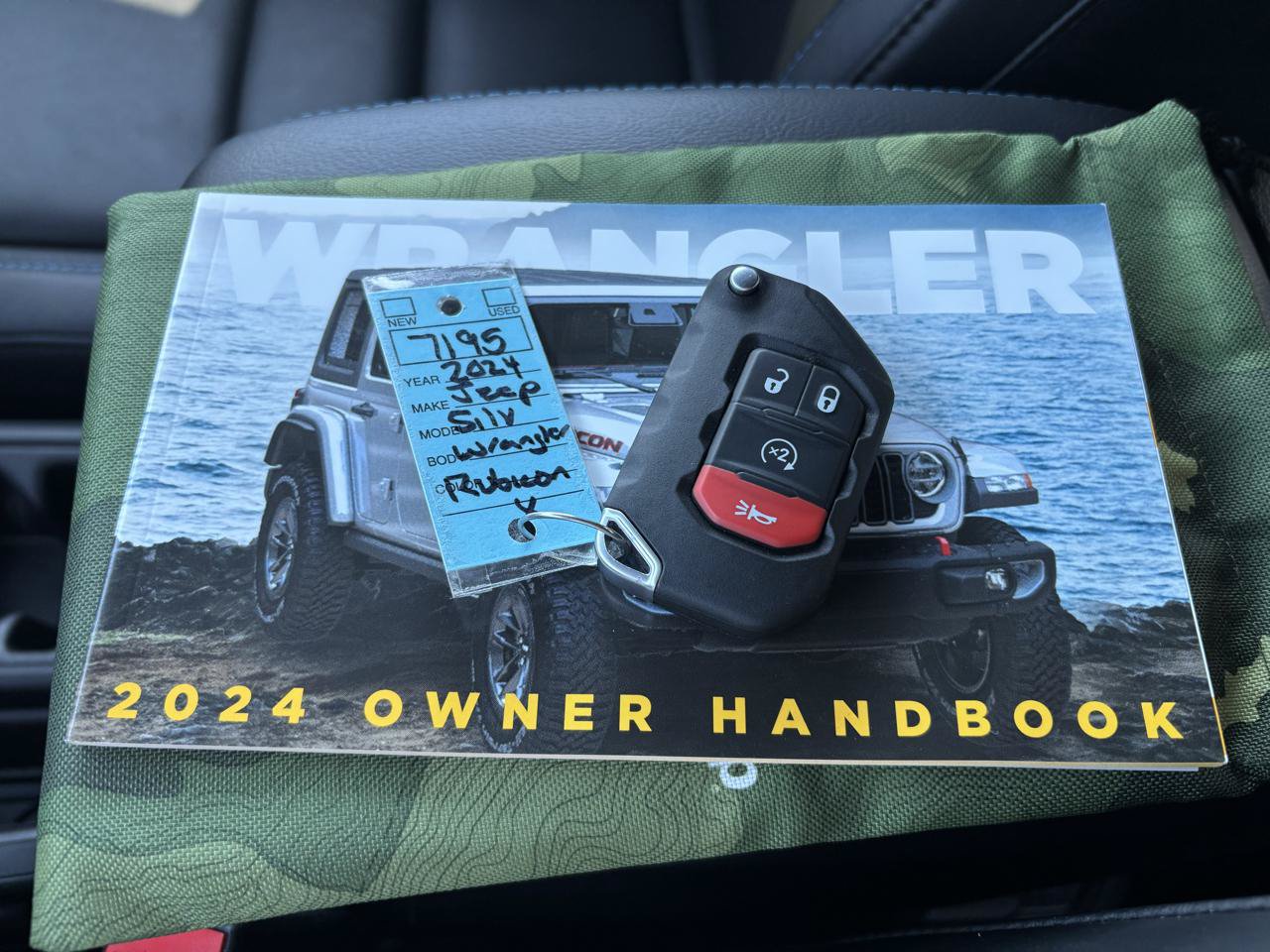 Used 2024 Jeep Wrangler Unlimited Rubicon 4xe AWD/4WD image 35