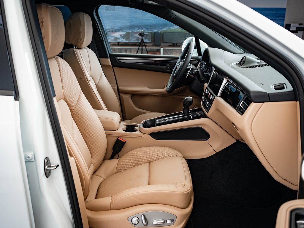 Certified 2026 Porsche Macan AWD/4WD image 27