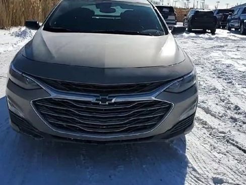 Used 2025 Chevrolet Malibu LT image 3