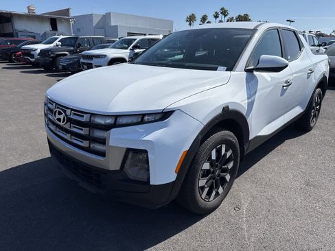 Used 2025 Hyundai Santa Cruz SE FWD image 1