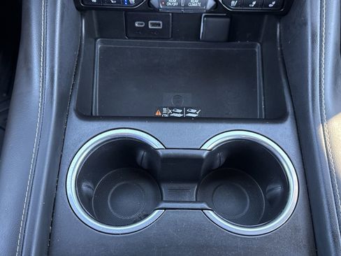 Used 2022 GMC Yukon SLT w/ SLT Premium Package image 26