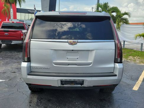 Used 2016 Cadillac Escalade Luxury AWD/4WD image 5