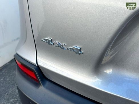 Used 2021 Jeep Cherokee Limited image 34