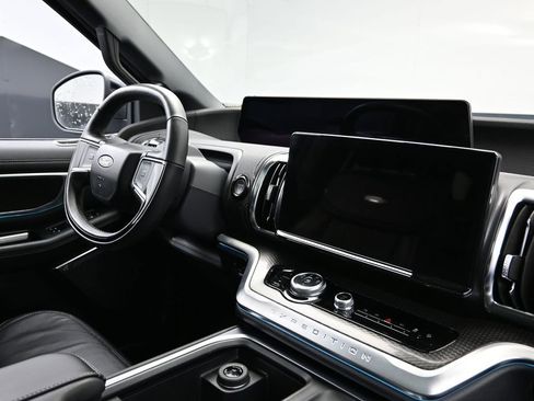 Used 2025 Ford Expedition Max Platinum w/ Stealth Appearance Package image 10