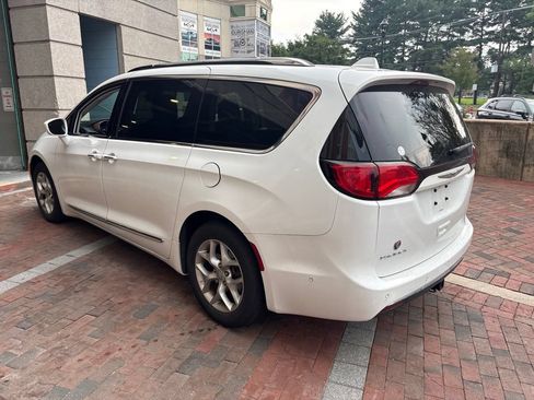 Used 2019 Chrysler Pacifica Touring-L Plus FWD image 5