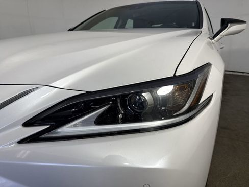 Used 2021 Lexus ES 300h w/ Premium Package image 30