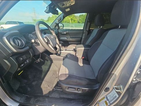 Used 2020 Toyota Tacoma TRD Off-Road image 27