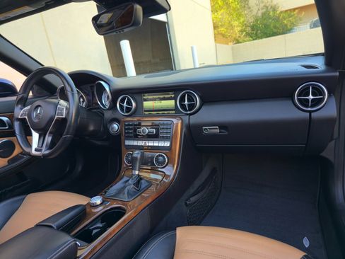 Used 2015 Mercedes-Benz SLK 250 image 28