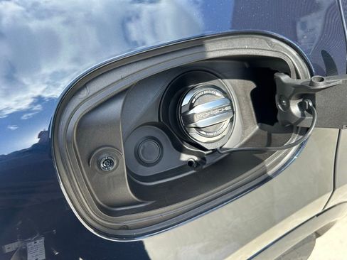 Certified 2025 Porsche Cayenne image 37