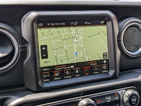 Used 2023 Jeep Wrangler Unlimited Sahara w/ Cold Weather Group AWD/4WD image 18