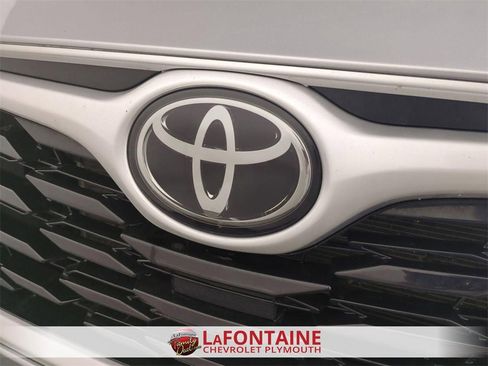 Used 2024 Toyota Highlander LE image 30