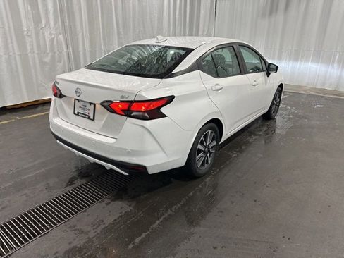 Used 2021 Nissan Versa SV image 3