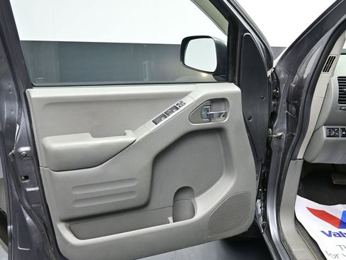 Used 2016 Nissan Frontier SV image 14