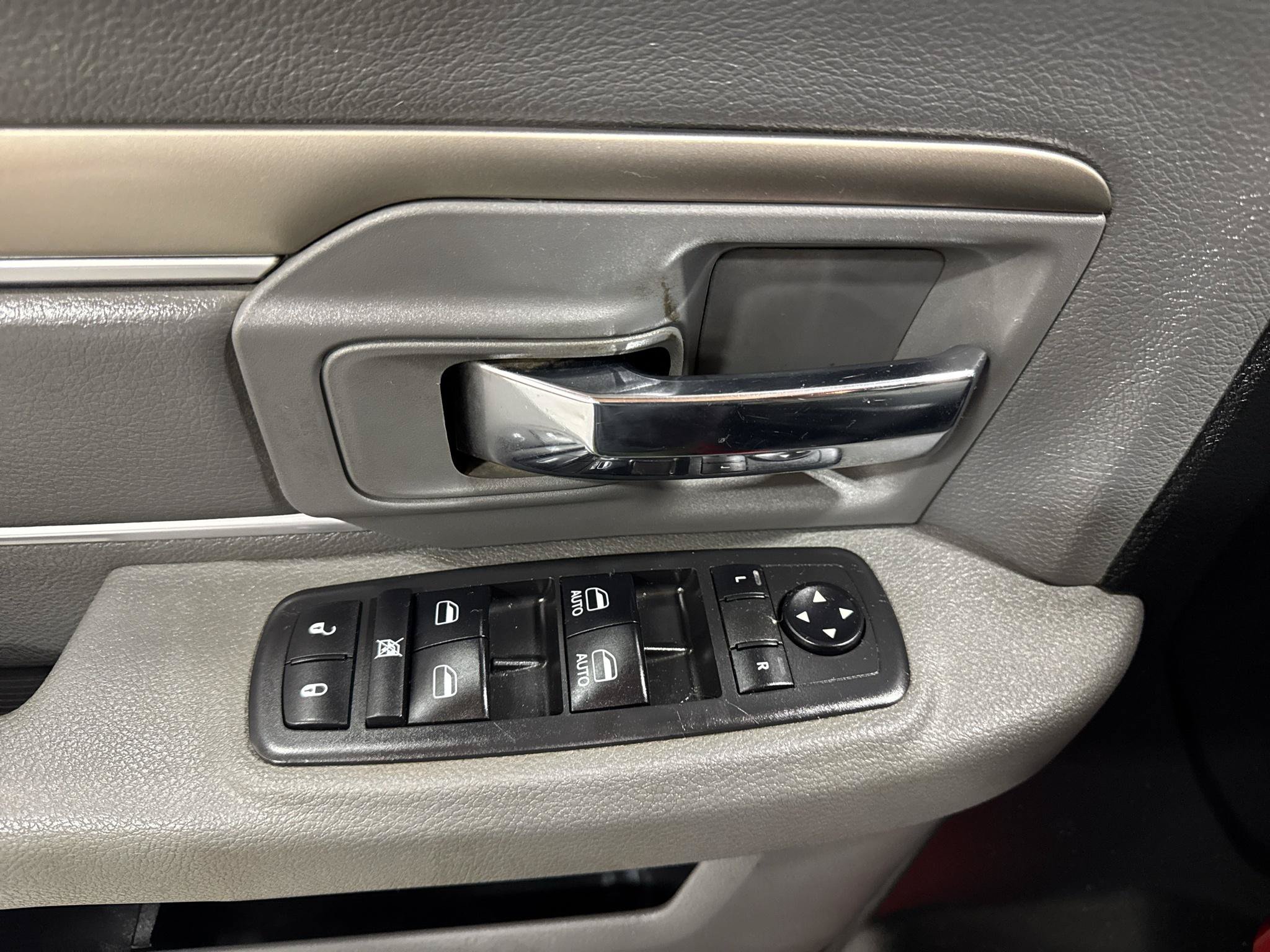 Used 2018 RAM 1500 Classic SLT AWD/4WD image 22