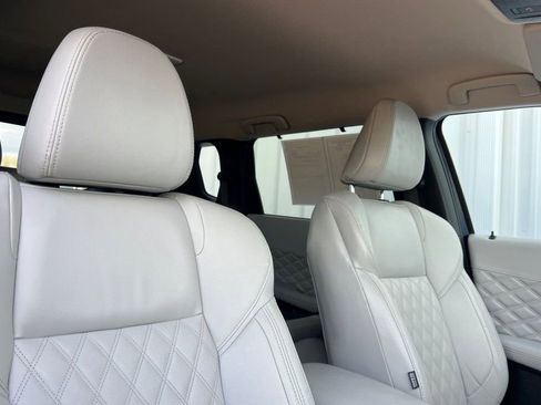 Used 2024 Mitsubishi Outlander SEL AWD/4WD image 15